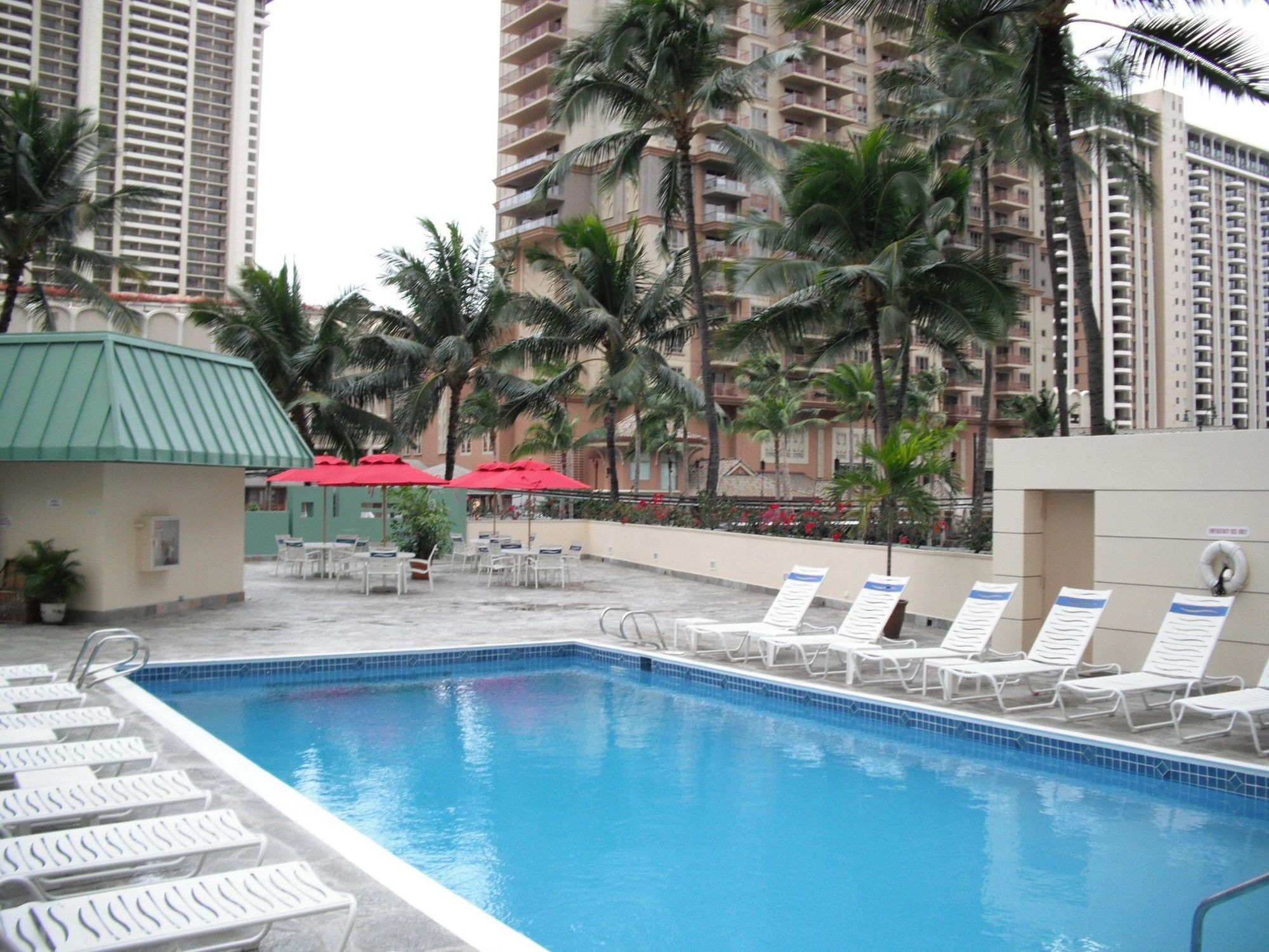 Отель Ramada Plaza By Wyndham Waikiki Гонолулу Экстерьер фото